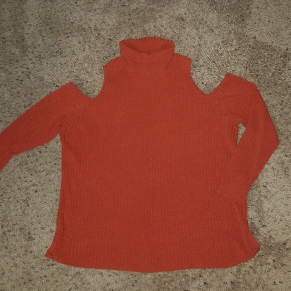 Off Shoulder Turtle Neck Sweater - Picture 5 of 5